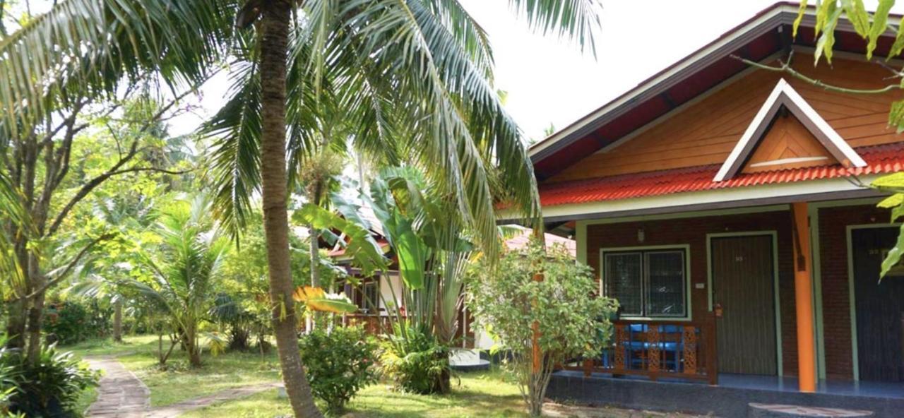 เฟิร์ส วิลล่า บีช รีสอร์ท บ้านใต้ ภายนอก รูปภาพ