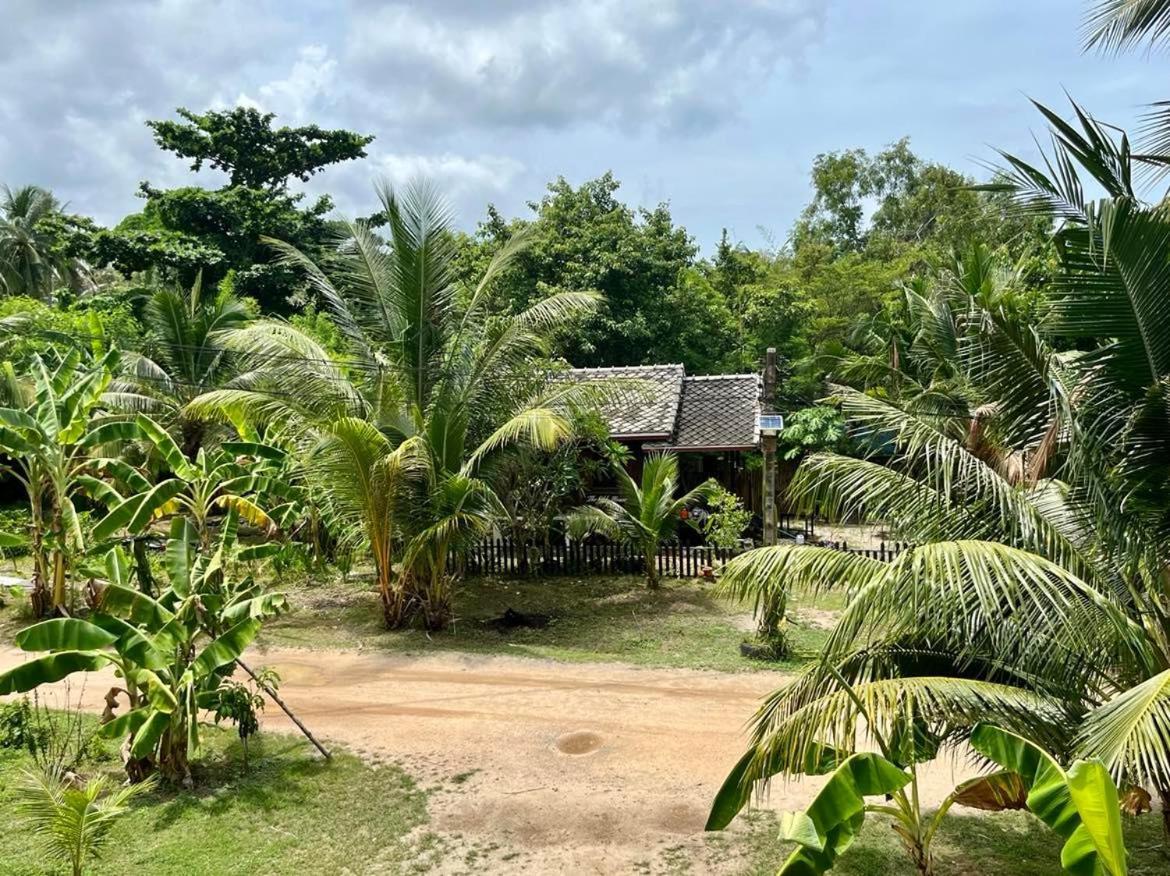 เฟิร์ส วิลล่า บีช รีสอร์ท บ้านใต้ ภายนอก รูปภาพ